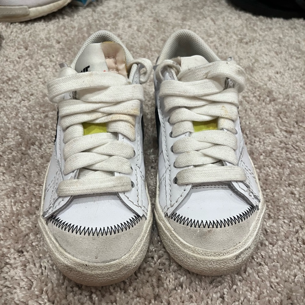 Nike everyday sneaker size 5.5